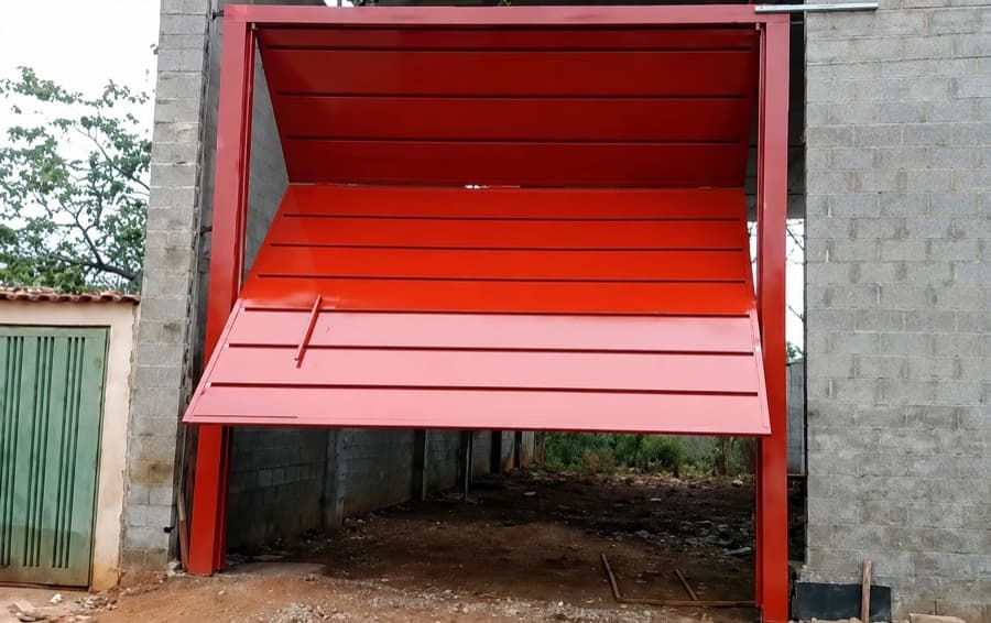 Portão articulado em aço fabricado pela Outlet dos Portões em São José do Rio Preto/SP